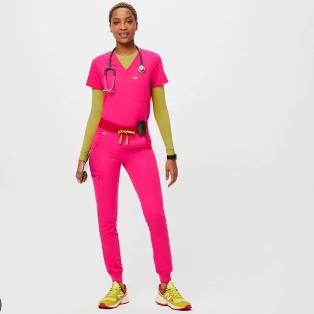 Figs shocking pink scrub set
